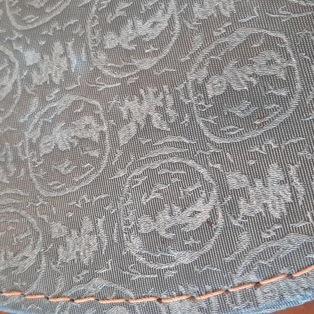 VTG Embossed Teardrop Travel Bag - Picture 3 of 15